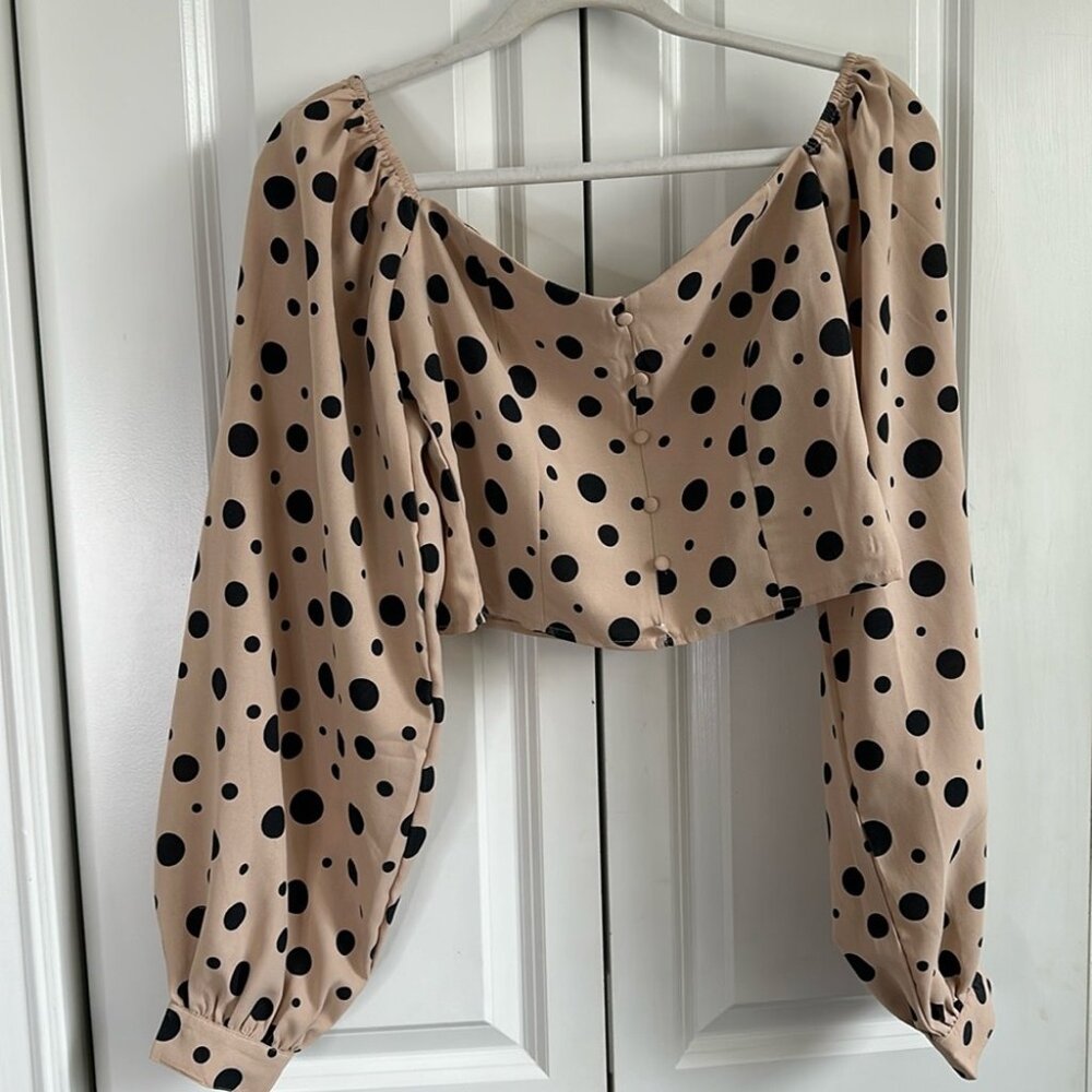 Off-shoulder crop